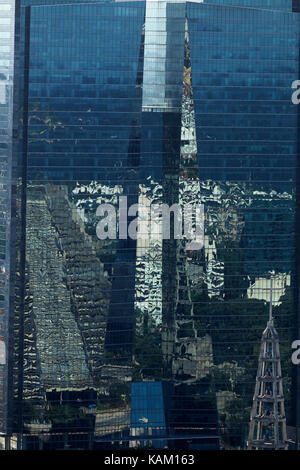 Catedral Metropolitana de São Sebastião, in Glasfassade auf Hochhaus, Centro, Rio de Janeiro, Brasilien, Südamerika reflektiert Stockfoto