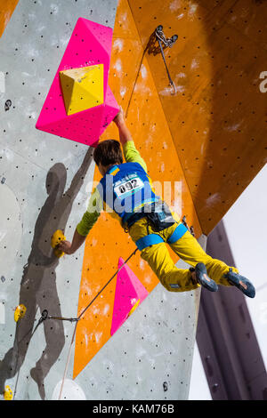 Fedir samojlow der Ukraine konkurriert inMwn führen bei der Internationalen Föderation der Sportklettern (IFSC) World Cup 2017 in Edinburgh International Stockfoto