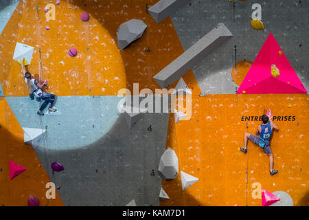 William Bossi von Großbritannien (rechts) konkurriert in Männer führen Halbfinale bei der Internationalen Föderation der Sportklettern (IFSC) Wm 2017 E Stockfoto