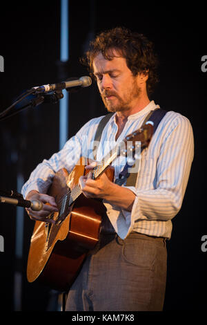 Der irische Sänger, Musiker und Songwriter Damien Rice führt ein Live Konzert in der norwegischen Musik Festival Piknik i Sunnfjord 2016 in Oslo. Norwegen, 26/06 2016. Stockfoto