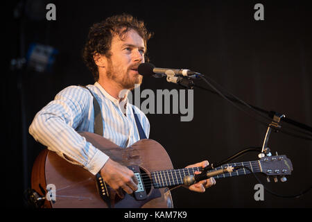 Der irische Sänger, Musiker und Songwriter Damien Rice führt ein Live Konzert in der norwegischen Musik Festival Piknik i Sunnfjord 2016 in Oslo. Norwegen, 26/06 2016. Stockfoto