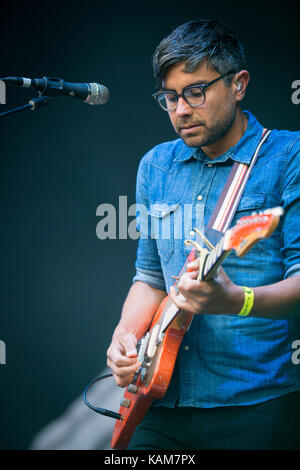 Die amerikanische Alternative-Rock-Band Death Cab for Cutie spielt ein Live-Konzert beim norwegischen Musikfestival Bergenfest 2015 in Bergen. Hier ist Musiker und Gitarrist Dave Depper live auf der Bühne zu sehen. Norwegen, 14/06 2015. Stockfoto