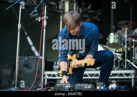 Die amerikanische Alternative Rock Band Death Cab für Cutie führt ein Live Konzert in der norwegischen Musik Festival Bergenfest 2015 in Bergen. Hier Sänger und Musiker Ben Gibbard wird dargestellt, live auf der Bühne. Norwegen, 14.06 2015. Stockfoto