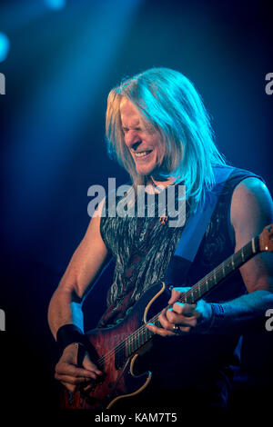 Die englische Rockband Deep Purple spielt ein Live-Konzert in den Grieghallen in Bergen, hier ist Musiker und Gitarrist Steve Morse live auf der Bühne zu sehen. Norwegen, 05/02 2014. Stockfoto