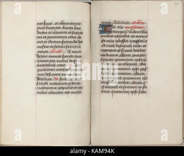 Dieses Bild zeigt zwei Folien aus dem Trivulzio-Stundenbuch, einer beleuchteten Handschrift aus dem Jahr 1470, die komplizierte religiöse Illustrationen und gotische Handschriften zeigt. Stockfoto