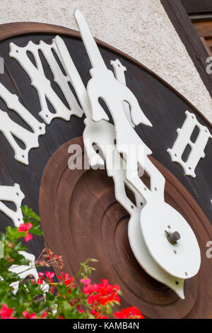 TRIBERG, Deutschland - 21. AUGUST 2017: die größte Kuckucksuhr der Welt in Schonach Stockfoto