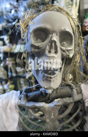 Geist Halloween ist eine Spezialität der Pop-Up-Store auf der Fifth Avenue, New York, USA Stockfoto
