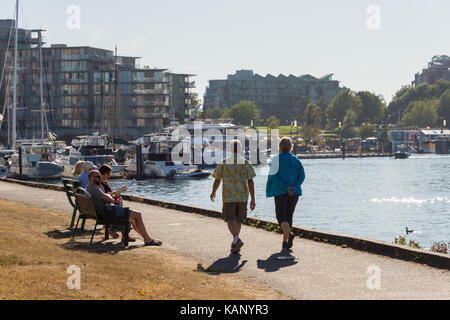 Victoria, BC, Kanada - 11 September 2017: Menschen zu Fuß auf David Weise fördern. Stockfoto