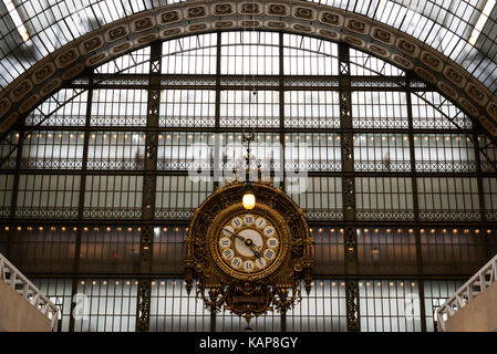 Das Musée d'Orsay, Victor Laloux, Haupthalle, Paris - Frankreich Untergebracht in der ehemaligen Gare d'Orsay, das einen Beaux-Arts Bahnhof. Stockfoto