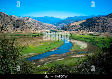 Malerischer Blick auf drei Flüsse und Berge der Sierra Nevada, in Three Rivers, Kalifornien. Stockfoto