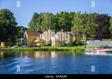 Blick über den Dalsland Kanal in Haverud, Schweden. Blick über den Dalsland-Kanal in Haverud, Schweden. Stockfoto