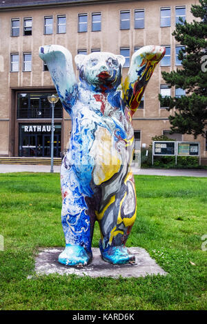 Berlin, Wittenau, Neues Rathaus Nebenstelle zu Reinickendorf Rathaus von Architekt Walter Briesenick, Gebäude Haupteingang & Fassade, Berlin Emblem Stockfoto