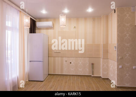 Einrichtung eines leeren Küche ohne Möbel, im Studio Apartment Stockfoto