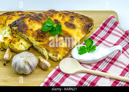 Käse burek/sirnica Zusammensetzung Stockfoto