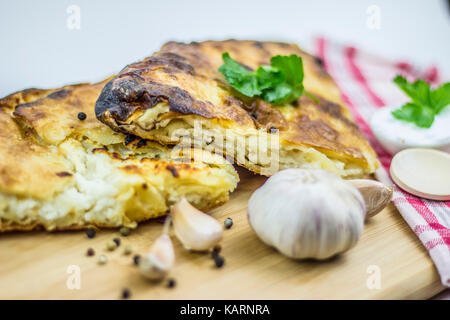 Käse burek/sirnica Zusammensetzung Stockfoto