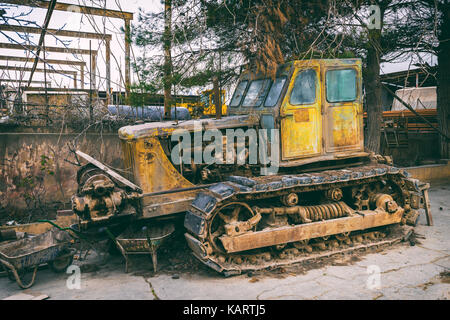 Abgebrochene rusty Planierraupe Stockfoto