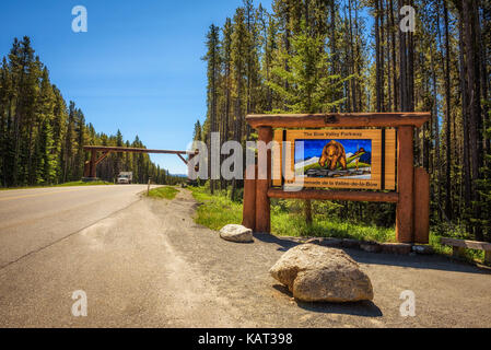 Eingangsschild auf den Bow Valley Parkway in Banff National Park