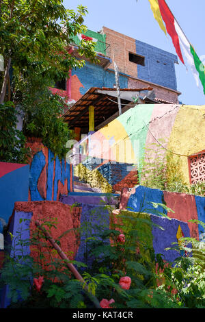 Bunt bemalte Wände im Rainbow Village in Semerang, Indonesien Stockfoto