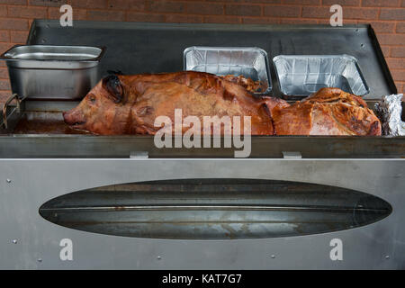 Traditionelle Hog Roast durch eine Catering-firma für eine Partei zur Verfügung gestellt. Stockfoto