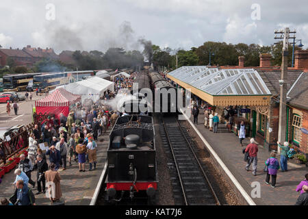 1940 Wochenende in Sheringham Station auf dem North Norfolk Eisenbahn. 1000 s Reisen die Poppy Linie von Sheringham zu Holt über die beiden Tag Extravaganza. Stockfoto