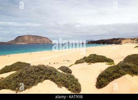 Montana Clara Insel Natur Reserve und feinsandigen Strand Playa de Las Conchas, Insel Graciosa, Lanzarote, Kanarische Inseln, Spanien Stockfoto