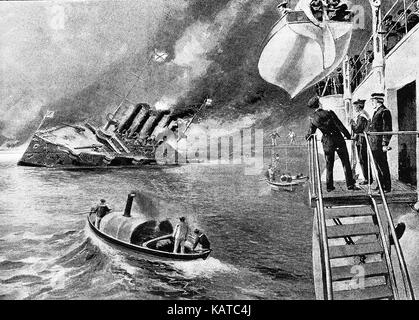 Schlacht von CHEMULPO BUCHT vom 9. Februar 1904. Die neutralen Französischen cruiser Pascal startet Rescue bots gegenüber den betroffenen Russischer Kreuzer Varyag Stockfoto