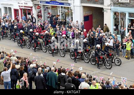 Blandford, Dorset, Großbritannien. 27 Sep, 2017. royal Signale weiße Helme durch Blandford credit Ride: finnbarr Webster/alamy leben Nachrichten Stockfoto