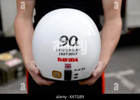 Blandford, Dorset, Großbritannien. 27 Sep, 2017. Helm, der die Jahre der königlichen Signale weiße Helme Credit: finnbarr Webster/alamy leben Nachrichten Stockfoto