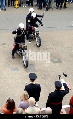 Blandford, Dorset, Großbritannien. 27 Sep, 2017. royal Signale weiße Helme Abschied grüßen Credit: finnbarr Webster/alamy leben Nachrichten Stockfoto