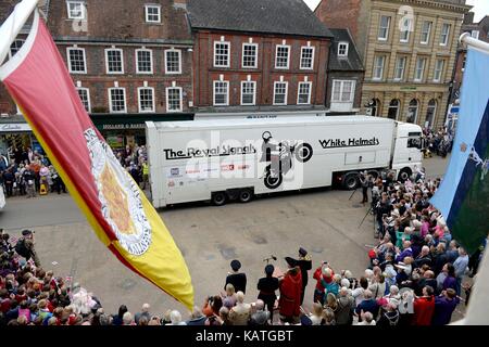 Blandford, Dorset, Großbritannien. 27 Sep, 2017. royal Signale weiße Helme durch Blandford credit Ride: finnbarr Webster/alamy leben Nachrichten Stockfoto