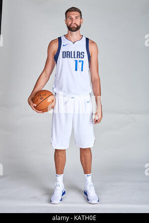 September 25, 2017: Dallas Mavericks Jeff Whitey #17 stellt während der Dallas Mavericks Medien Tag im American Airlines Center in Dallas, TX statt Stockfoto