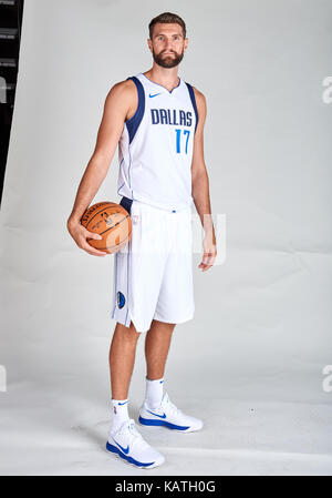 September 25, 2017: Dallas Mavericks Jeff Whitey #17 stellt während der Dallas Mavericks Medien Tag im American Airlines Center in Dallas, TX statt Stockfoto