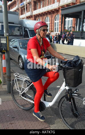 Brighton, UK. 27 Sep, 2017. Die Teilnehmer verlassen die Labour Party Konferenz Nach der letzten Rede von Jeremy Corbyn. Credit: JOHNNY ARMSTEAD/Alamy leben Nachrichten Stockfoto