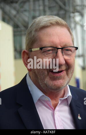 Brighton, Großbritannien, 27/09/2017 Len McCluskey von Unite verlassen. Die Teilnehmer verlassen die Labour Party Konferenz Nach der letzten Rede von Jeremy Corbyn. Stockfoto