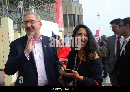 Brighton, Großbritannien, 27/09/2017 Len McCluskey von Unite verlassen. Die Teilnehmer verlassen die Labour Party Konferenz Nach der letzten Rede von Jeremy Corbyn. Stockfoto