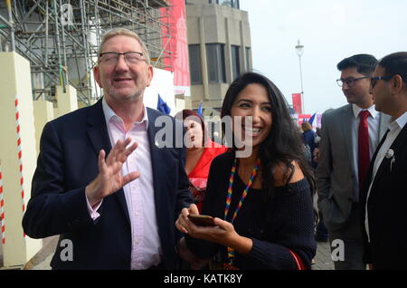 Brighton, Großbritannien, 27/09/2017 Len McCluskey von Unite verlassen. Die Teilnehmer verlassen die Labour Party Konferenz Nach der letzten Rede von Jeremy Corbyn. Stockfoto