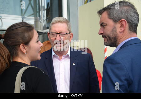 Brighton, Großbritannien, 27/09/2017 Len McCluskey von Unite verlassen. Die Teilnehmer verlassen die Labour Party Konferenz Nach der letzten Rede von Jeremy Corbyn. Stockfoto