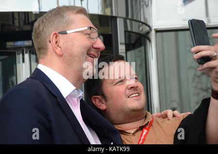 Brighton, Großbritannien, 27/09/2017 Len McCluskey von Unite verlassen. Die Teilnehmer verlassen die Labour Party Konferenz Nach der letzten Rede von Jeremy Corbyn. Stockfoto