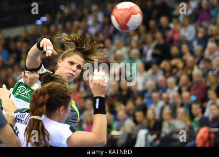 Oldenburg, Deutschland. 27 Sep, 2017. In Deutschland Xenia Smits in Aktion während der Europäischen Women's Championship Qualifier handball Match zwischen Deutschland und Litauen an der EWE-Arena in Oldenburg, Deutschland, 27. September 2017. Quelle: Carmen Jaspersen/dpa/Alamy leben Nachrichten Stockfoto