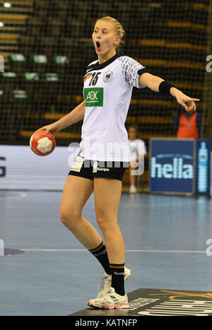 Oldenburg, Deutschland. 27 Sep, 2017. Deutschlands Kim Naidzinavicius in Aktion während der Europäischen Women's Championship Qualifier handball Match zwischen Deutschland und Litauen an der EWE-Arena in Oldenburg, Deutschland, 27. September 2017. Quelle: Carmen Jaspersen/dpa/Alamy leben Nachrichten Stockfoto