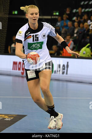 Oldenburg, Deutschland. 27 Sep, 2017. Deutschlands Kim Naidzinavicius in Aktion während der Europäischen Women's Championship Qualifier handball Match zwischen Deutschland und Litauen an der EWE-Arena in Oldenburg, Deutschland, 27. September 2017. Quelle: Carmen Jaspersen/dpa/Alamy leben Nachrichten Stockfoto