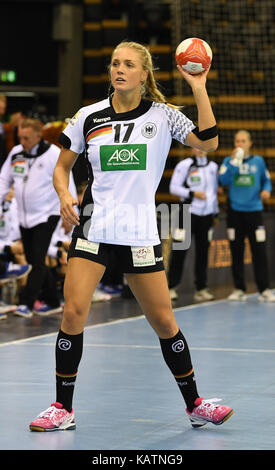 Oldenburg, Deutschland. 27 Sep, 2017. Deutschlands Anne Hubinger in Aktion während der Europäischen Women's Championship Qualifier handball Match zwischen Deutschland und Litauen an der EWE-Arena in Oldenburg, Deutschland, 27. September 2017. Quelle: Carmen Jaspersen/dpa/Alamy leben Nachrichten Stockfoto