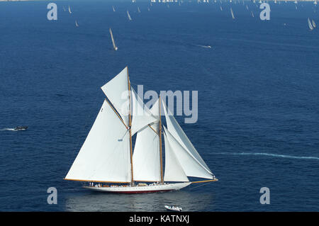 Cannes. 27 September, 2017. Die Regates Royales in Französische Riviera ist ein Treffen der besten iconic Yachten Segeln im Mittelmeer. Credit: Southmind / alamy Leben Nachrichten Stockfoto