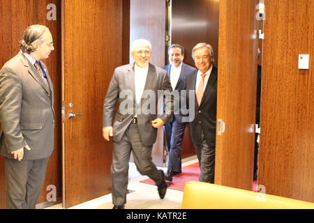 Uno, New York, USA. 27. September 2017. Der iranische Aussenminister Mohammad Javad Zarif met Generalsekretär der Vereinten Nationen, Antonio Guterres. Quelle: Matthew Russell Lee/Alamy leben Nachrichten Stockfoto