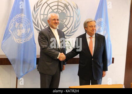 Uno, New York, USA. 27. September 2017. Der iranische Aussenminister Mohammad Javad Zarif met Generalsekretär der Vereinten Nationen, Antonio Guterres. Quelle: Matthew Russell Lee/Alamy leben Nachrichten Stockfoto