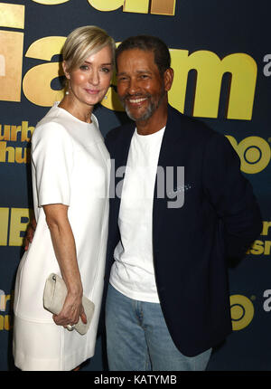 New York, New York, USA. 27 Sep, 2017. HILARY QUINLAN und Bryant Gumbel der New York Premiere von "Bändigen ihre Begeisterung' Saison 9 der SVA Theater besuchen. Credit: Nancy Kaszerman/ZUMA Draht/Alamy leben Nachrichten Stockfoto