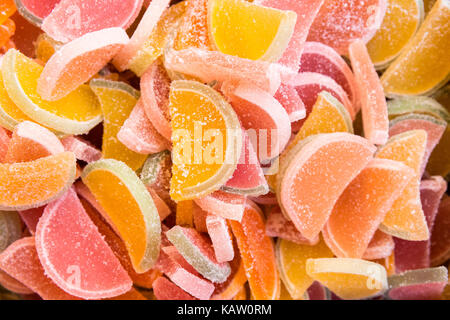 Blick von oben auf die Farbe Grütze Bonbons. Stockfoto