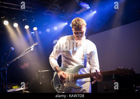 Der norwegische Sänger, Songwriter und Musiker Gundelach spielt ein Live-Konzert beim niederländischen Showcase Festival und der Musikkonferenz Eurosonic Festival 2017 in Groningen. Niederlande, 12/01 2017. Stockfoto