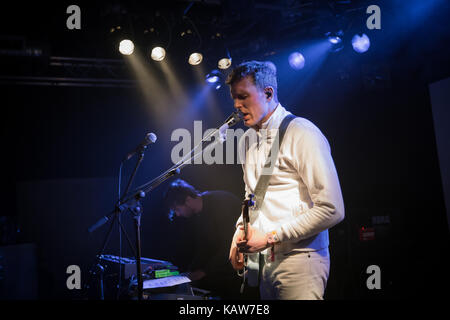 Der norwegische Sänger, Songwriter und Musiker Gundelach spielt ein Live-Konzert beim niederländischen Showcase Festival und der Musikkonferenz Eurosonic Festival 2017 in Groningen. Niederlande, 12/01 2017. Stockfoto