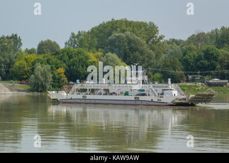 Ungarn, Mohacs, Donau Fähre Stockfoto